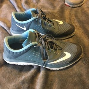 Brand new lightly used women’s Nike sneakers as 8
